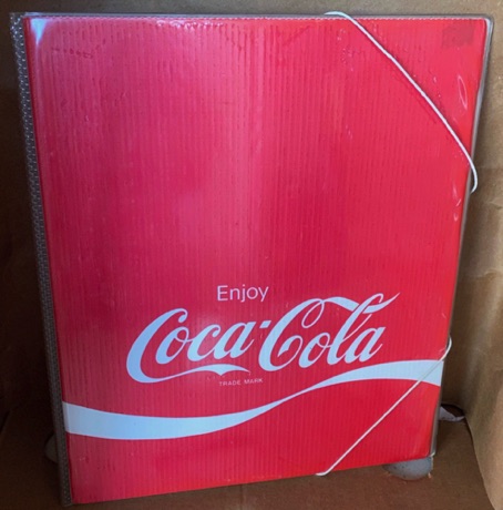2186-1 € 2,50 coca cola dossiermap rood wit.jpeg